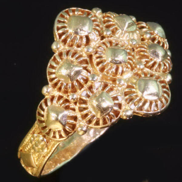 Dutch gold antique ring from Amsterdam 17th Century (image 3 of 12)